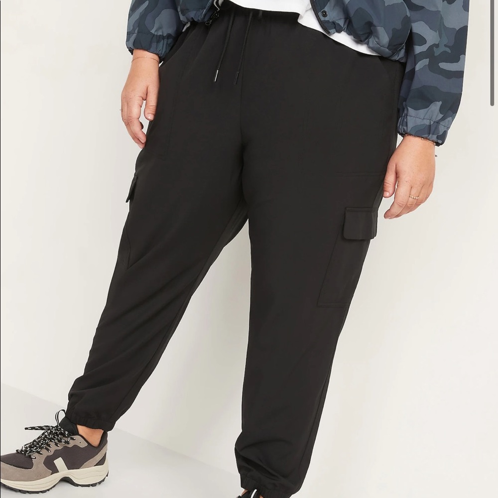 Old Navy Active Mid-Rise Stretchtech Cargo Black Jogger Pants - XXL